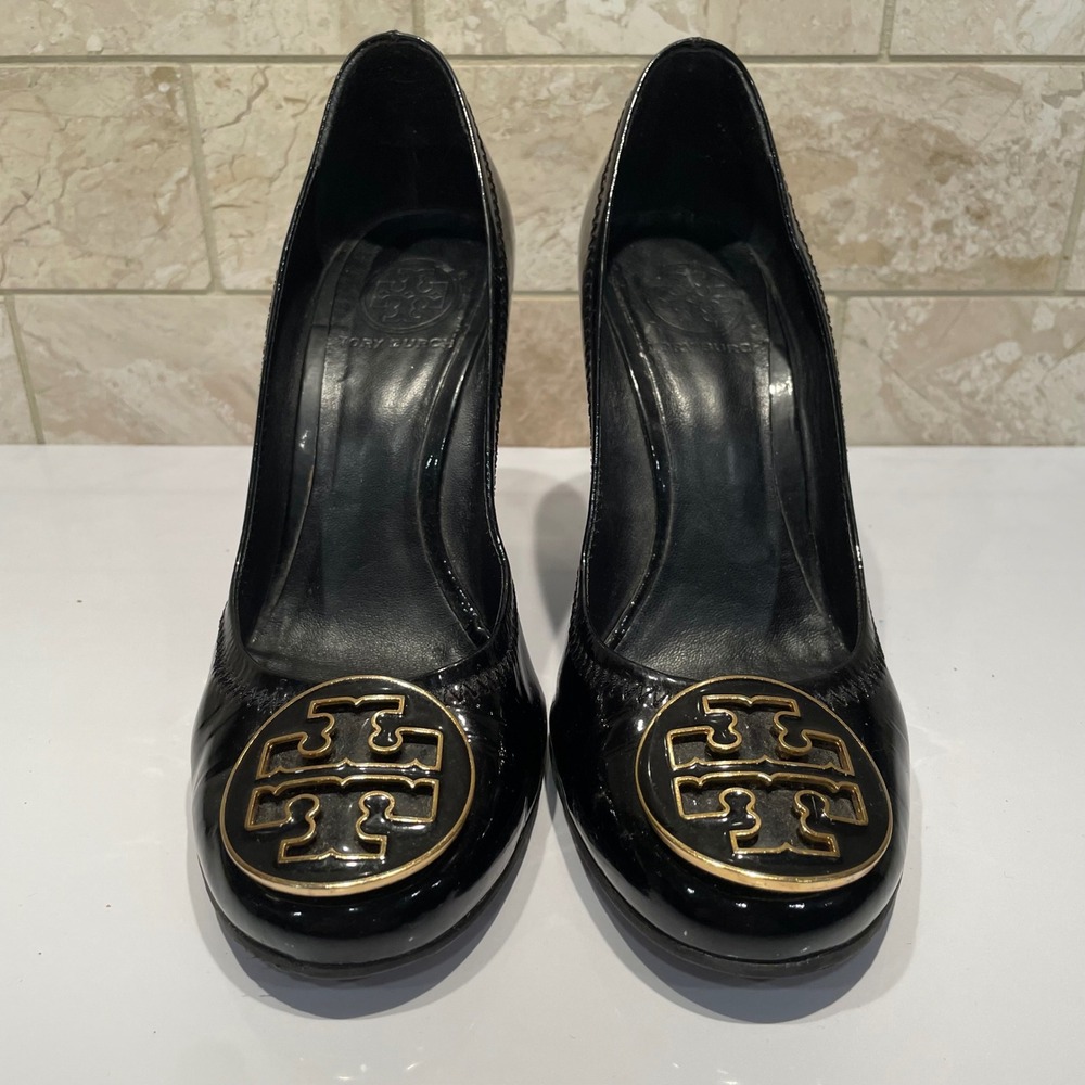 Tory Burch Sally Black Patent Leather Reva Logo Wedge Pumps 7